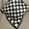 Multicolor Romantic Silk Square Scraves Spring Fashion Scves Women Luxury Brand Shawl Black and White Red Hair Band Enkelt och mångsidigt Designer Gift Scarf