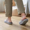 Männer Hausschuhe Sandalen weiße graue Gleitscheiben Slipper Herren weich bequeme Haushalteschuhe Schuhe Größe 41-44 Drei 39kz#