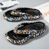 Slippers slippers flops heren mode thuis slippers zomer drukkerij Koreaanse strandschoenen mannelijke flat casual zachte zool glijbanen 230328