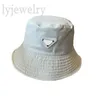 Klassisk hink hatt lyxiga nylon män kepsar slitstarka tvättbara fast färg casquette vackert populärt fashionabla kvinnors stranddesigner cap europeisk stil pj006 c23