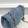 Designer kvinnlig väska crossbody väska singel axelväska 23p denim CF handväska kedja 2 storlekar mini mode internet kändis modeller går med allt