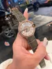 Damen-Armbanduhr in angenehmer Farbe, luxuriöses 36-mm-Schweizer Quarzwerk, römisches digitales Zifferblatt, Rindslederband mit Diamantgehäuse, lässige Armbanduhr