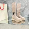 2023 Womens Sonbahar Çoraplar Düz Uzun Botlar Moda Seksi Örme Elastik Boot Tasarımcı Alfabetik Lady Mektubu Kalın Platform Kadın Ayakkabı Büyük