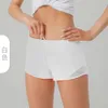 L-091 Short taille basse chaud Short de yoga respirant à séchage rapide Short de sport doublé intégré Poches latérales à fermeture éclair dissimulée Pantalon de survêtement de course avec cordon de serrage continu