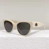 2024 Neue hochwertige neue Luxusdesignerin Sonnenbrille B Fashion weiblich Ins gleiche personalisierte Katzen -Augenplatte Sonnenbrille männlicher BB0050