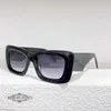 Hoogwaardige luxe ontwerper Nieuwe P Family Plate Modieuze zonnebril Dames Net Red Ins Same Style Personaliseerde Cat Eye Sunglasses SPR13ZS