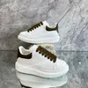 Topp nya modemän kvinnor designer casual skor plattform sneakers clear sole svart vit grå röd rosa blå kunglig neon gröna herrtränare tennis2023