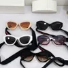 2024 Toppdesigners Nya lyxdesigner P Family's New Cat's Eye for Women in Street Photography Samma 07ys solglasögon levereras med glasögonremmar