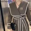 سترات نسائية Koijizayoi Jas Hujan Elegan Musim Dingin TeBal Hangat Mantel Panjang Mode Wanita Kantor Sabuk Korea Gelas Anggur Drop Pakaian 230328