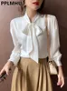 Bluzki damskie Koszule łukowe luźne białe koszule dla kobiet swobodne biuro długie rękawy bluzki eleganckie podstawowe koreańskie camisas elegancki elegancki elegancki elegancki blusas y2303