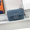 Designer kvinnlig väska crossbody väska singel axelväska 23p denim CF handväska kedja 2 storlekar mini mode internet kändis modeller går med allt