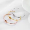 Bracciale rigido 2023 design color oro metallo placcato rame nodo intrecciato braccialetto per le donne regalo di gioielli per vacanze di nozze