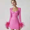 Elegante abito corto rosa da ballo 2023 Guaina senza spalline maniche lunghe Piuma Festa da sera Abiti di gala Formale Donna Spettacolo Compleanno Abiti Robe De Soiree