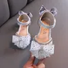 Sandálias de verão sandálias de garotas com tacadas de festa de princesa de diamante arco sandálias planas para meninas sandálias infantis slides para sapatos infantis w0327