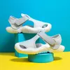 Sandalen 2022 Kinder Sandalen für Jungen Mädchen Sommer Strandschuhe Leichte geschlossene Zehen Outdoor Kinder Kleinkind Babyschuh Atmungsaktiv Outdoor W0327