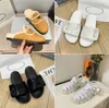 2023 Designer Slipper Sandal Kvinnor Män gummiläder Slid Sandal Dress Shoes Wedges Sandal Beach Slippers Luxury Summer Platform Slide Tjock Bottom Cha68