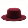 Elegante vrouwen Flat Top Fedora -hoeden met vilt Band Solid Color Imitation Woollen Jazz Cap Bred Bim Ladies Boater Bowler Hoeden