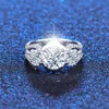 Pierścienie zespołowe 925 Autentyczny Lay Silver Pierścień 3-kamienny Pierdzież zaręczynowy Moissanite 2ct 2ct Women's Wedding Anniversary Trend Biżuter Prezent Z0327