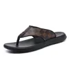 Marca de designer Summer Men Men Slide Moda Slip-On Shappers de praia Ocultar Bunion Design Externo sapatos de látex chinelos sandálias