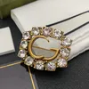 женская брошь Gold G Brand Luxurys Desinger Brooch Women Rhinestone Pearl Letter Broooes Suit Pin Ювелирные изделия Украшение одежды Высококачественные аксессуары