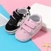 İlk Yürüyüşçüler Yenidoğan Bebek Boy Yumuşak Sole Ayakkabı Anti Slip Tuval Sneaker Trainers Prewalker Siyah Beyaz 0-18m GC1991