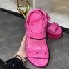 Designerski sandał mega kruszenie chodak Croc Platforme Sandals Beach Wodoodporne kobiety swobodne gumowe kapcie muły slajdy zewnętrzne lady urocze poślizg