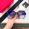 Lunettes de soleil à la mode de haute qualité 10% de réduction sur les lunettes de soleil de nouveau créatrice de luxe pour hommes et femmes 20% sur le style Ins Big Frame élégant slim avec une femme