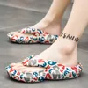 Slippers slippers flops heren mode thuis slippers zomer drukkerij Koreaanse strandschoenen mannelijke flat casual zachte zool glijbanen 230328