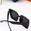 Högkvalitativa fashionabla solglasögon 10% rabatt på lyxdesigner Nya herr- och kvinnors solglasögon 20% rabatt på Fourleaf Fashion Box Net Red Street Shooting Glasses