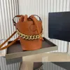 Designer tas dames handtas mode een schoudertas ketting decoratie cirkelvormige ontwerpende riem-up bucket tas lederen bruine handtas tas going out stokbroodtas