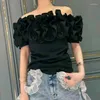 Camicette da donna 2023 Summer Sexy Slash Neck Fiori Ruffles Camicia corta bianca sottile sottile Pullover manica vintage da donna Top nero