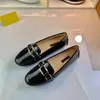 Handgjorda kvinnor Gloria Loafers Classic Studs Bottom Bow Tie Coated Canvas Flower Print Reverse Fashion Shoes 858585