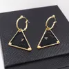 Stile di vendita caldo di alta qualità triangolo lettera orecchino della vite prigioniera gioielli di moda prad accessori per il regalo del partito 20 colori XP1