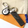 Keychain letter V Brand Designer Mens Luxury Car Keyring Womens Buckle Keychains Handmade Leather Men Women Bags Pendant Accessories Top version RFT4