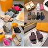 Luxe femmes pantoufles sandales piscine oreiller plat femmes chaussures en relief Mules concepteur diapositives été en cuir véritable Cool confort pantoufle hommes glisser