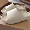 Tofflor sommarmärke kvinnor män eva glider original strand sandaler unisex skor man inomhus flip-flops mäns sandal mode 2023