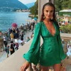 Robes décontractées Justchicc Satin soie robe florale vert profond col en V Bottons lanterne manches automne femmes moulante mince fête Club 2023
