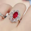 Klaster pierścionków Brillian Advanced Vintage luksusowy Blossom Red Zirconia for Women Wedding Anniversary Biżuteria Kyra01770