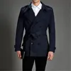 Heiße klassische neue Männer kurze Mäntel Mode England Stil hochwertige Baumwollmarken Design Doppelbrustes Trenchcoat für Männer/Männer Jacke