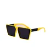 F les lunettes de soleil Letter Fund New Fashion Yellow Grand Frame pour hommes et femmes Lunettes d'avant-garde pour les jambes masculines et féminines