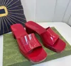 Jelly Shoes Designer Sandal Slipper 2,4 tum Tjock klack Högskor Summer Prägling Kvinnors Sandaler High Heels Rubber Slippers Platform Slippers Slip-On Slippers 35-42