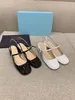 Kvinnor Läder Luxry Sandals Ballet Flat Rhinestones Buckle Thick Heels For Shoes Sliders Gladiator Storlek 35-40