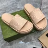 Designer Tofflor Mellanklack Platform Slides Sandaler Lyxiga män sandaler strand kvinnor skor 5 cm xAd beige grå blått tryck canvas mode sommar slides With Box