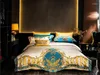 Sängkläder sätter guld och blå broderi Satin Comporter Cover 4/6/10st Set quiltad bomullsbäddsuppdrag Flat/Fittedsheet Square Pillocases