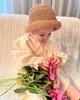 Caps Hüte Mode Baby Petal Brim Stroh gewebter Hut Sonnenschutz Spitzenkappe Kinder Mädchen Prinzessin zusammenklappbarer Strand niedliche Säuglings-Eimer-Hüte 230328