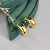 Orecchini ad arco per le donne Zircone verde a forma di C Colore oro vintage Acciaio al titanio 316L Charms Gioielli alla moda Regalo all'ingrosso (GE525)