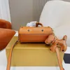 Marca superior Bolso de almohada Bolsos con cierre de cremallera de alta calidad Estilo de moda Bolso de hombros cruzados Mini impresión de impresión Bolsos de embrague monederos vagabundos billetera