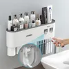 Porte-brosse à dents mural porte-brosse à dents avec 2 distributeurs de dentifrice rangement de salle de bain sans poinçon pour la maison accessoires de salle de bain étanches 230417