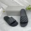 Luxo Sliders Sliders de Paris Sandals de verão femininas Praia Ladrinhas Ladrinhas Flips Mocos de Sapatos Verdes Verde Branco Branco com Caixa