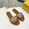 Designerskor Kvinnor Tofflor Känn Sandaler Bokstavstryck Loafers Brun Satin Sandal Siden Gummi Skor Platt plattform Tofflor Scarf Tyg Bekväm sko